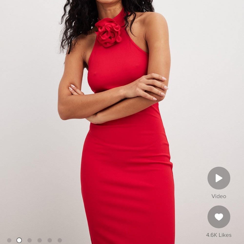 Na-kd slim fit maxi with rose neck embellishment